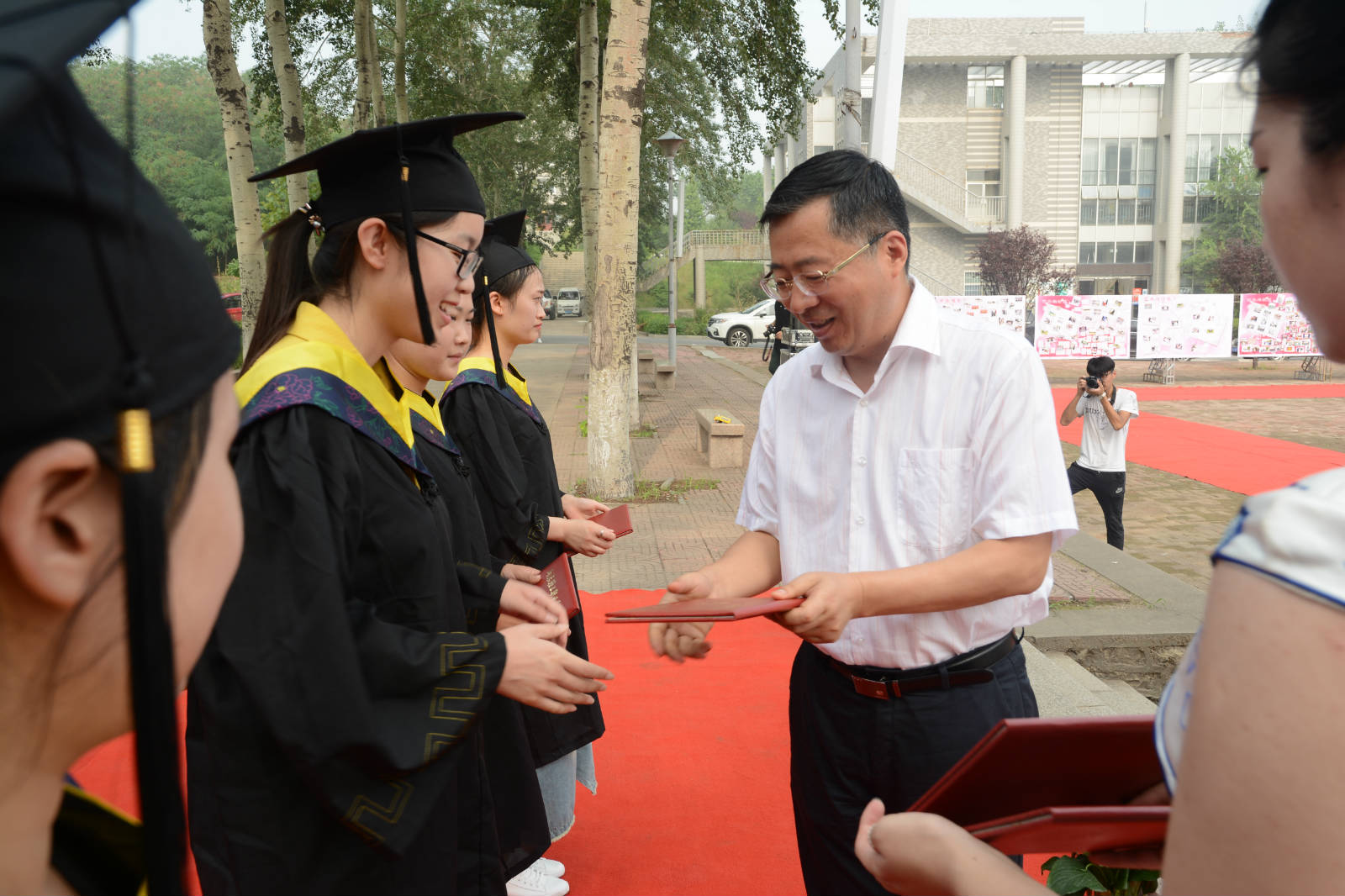 相约在七月,青春不散场——学院举行2017届毕业生毕业典礼