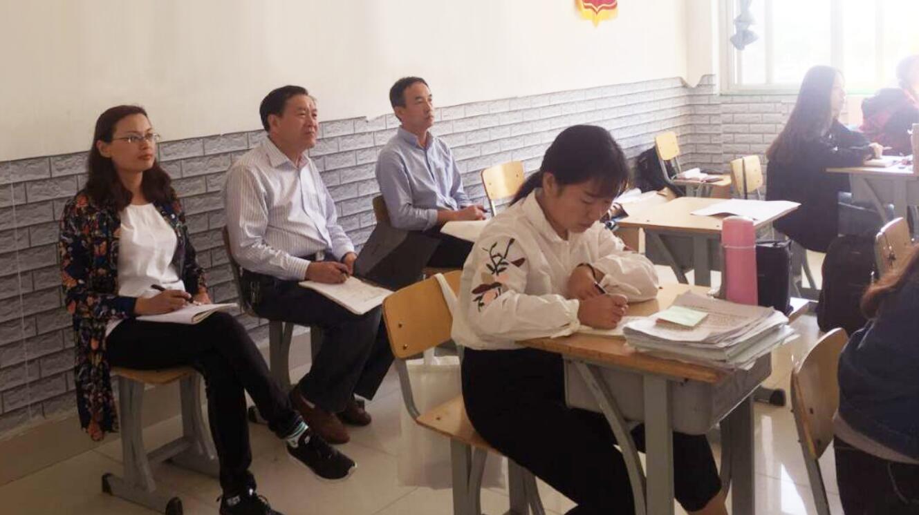 新学期随堂听课 促进常态课优质化——纺织服装工程系随堂听课纪实